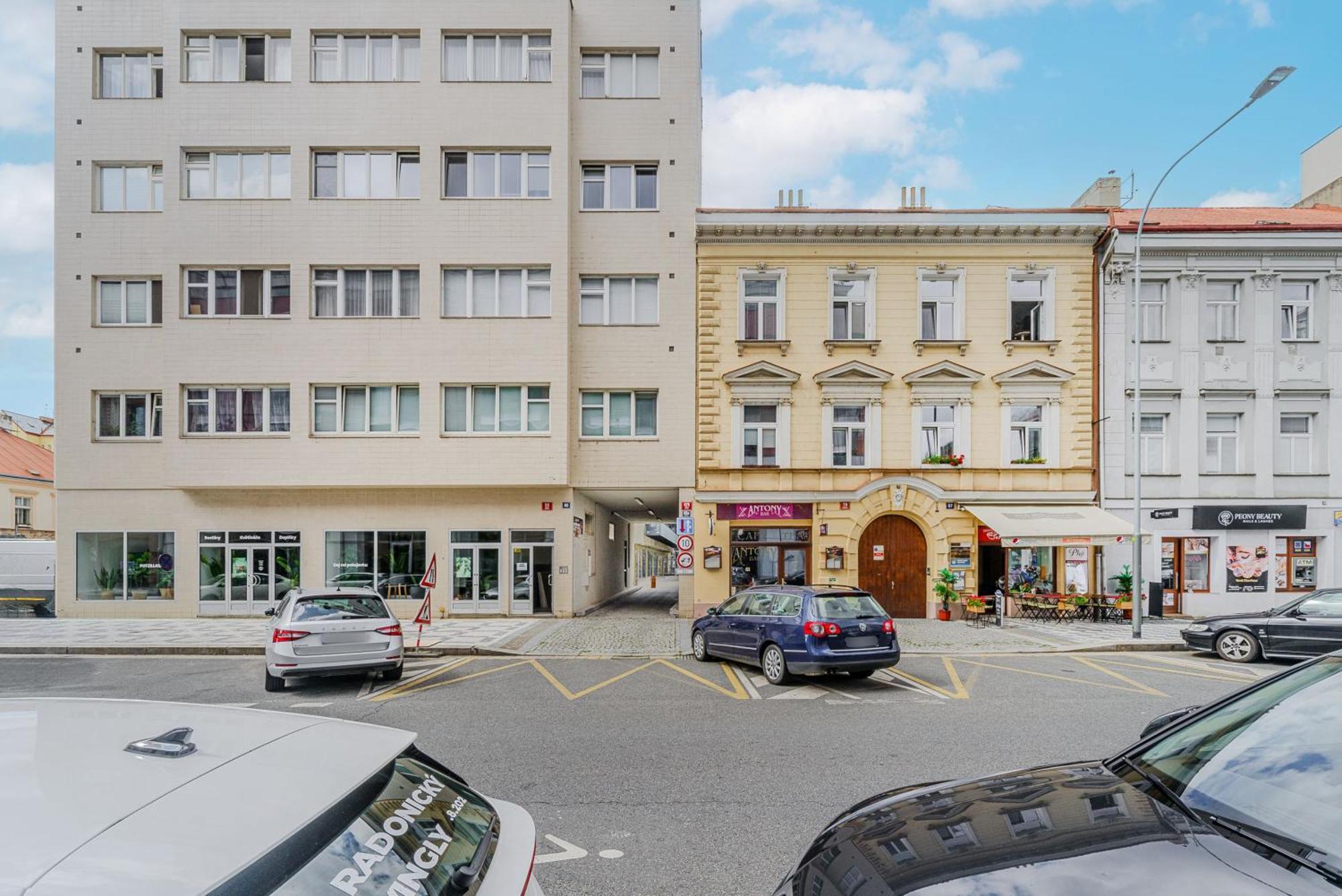 2-Level Apartments On Krizikova Near The Metro Prag Eksteriør billede